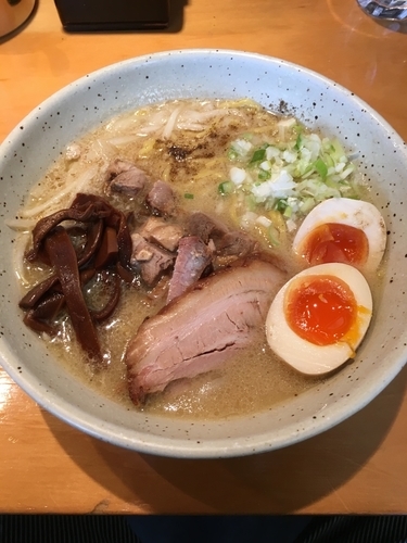 「味玉入り味噌らーめん」@つじ田 味噌の章の写真