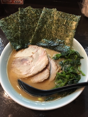 「豚骨醤油ラーメン（堅普普700円）チャーシュー（250円）」@横濱豚骨醤油 ラーメン佐原の写真