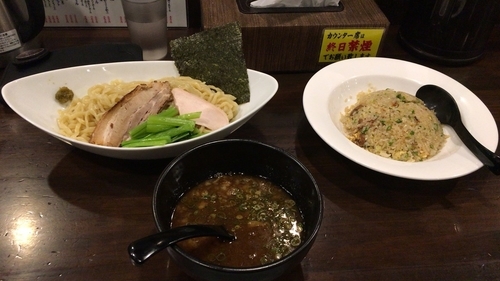 「濃厚鶏白湯つけ麺大盛+小チャーハン」@六代目 麺処「まるは」極 西船橋店の写真
