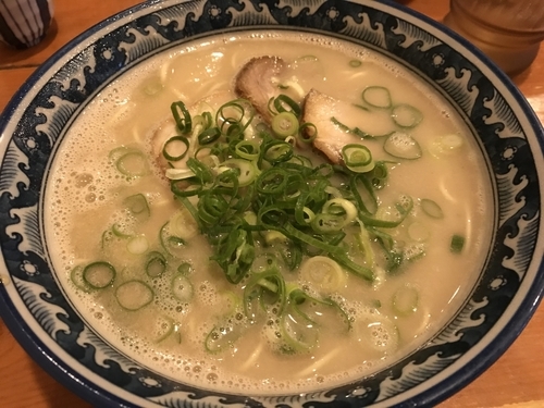 「ラーメン　550円　替え玉100円」@博多ラーメン げんこつの写真
