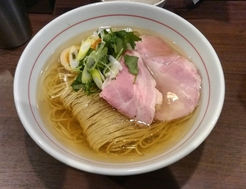 「ラーメン白　¥750」@八咫烏の写真