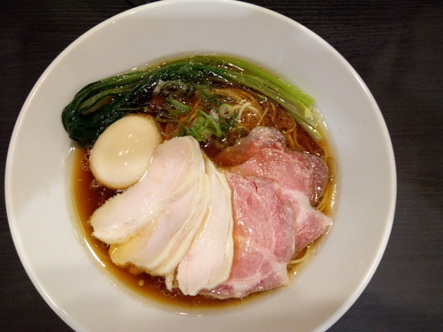 「チャーシュー芳醇鶏そば（醤油）+煮玉子」@麺や 福はらの写真