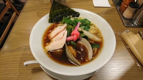 「鶏と煮干と蛤のトリプルsoba」@むぎとオリーブ さいたま新都心店の写真