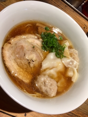 「純粋金華豚ワンタンそば(醤油) ￥1050」@松戸中華そば 富田食堂の写真