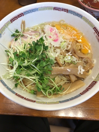 「油そば中盛（710円）+生卵（50円）」@宝華らぁめんの写真