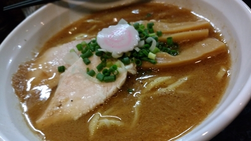 「濃厚豚骨魚介ラーメン醬油７８０円」@麺屋33の写真