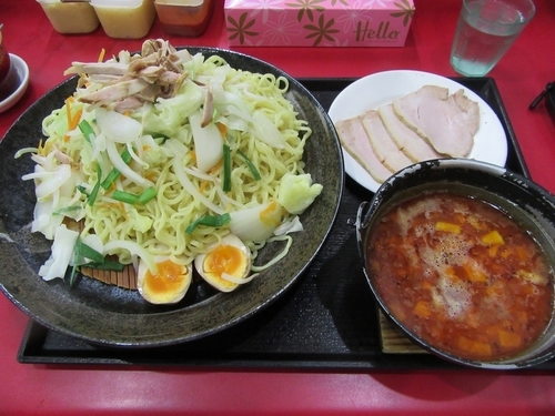 「つけ麺（８００円）＋麺増し＋肉増し＋餃子」@杉田家 千葉祐光店の写真