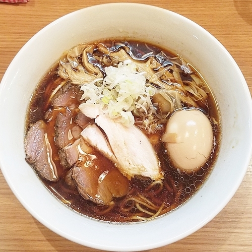 「特製醤油らあめん」@本格中華蕎麦 ゆるぎの写真