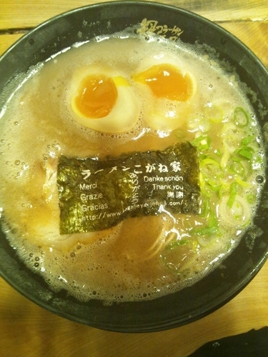 「超半熟煮玉子入りラーメン」@ラーメンこがね家 明石総本店の写真