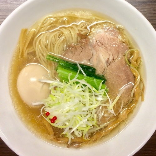 「塩そば ¥800円（味玉＋100円）」@花笑み中華そば かれんの写真
