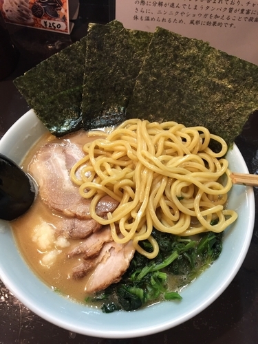 「豚骨醤油ラーメン（堅濃多700円）チャーシュー（250円）」@横濱豚骨醤油 ラーメン佐原の写真