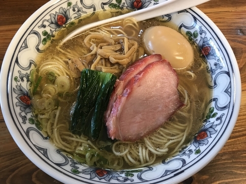 「貝そば味玉 薄口醤油」@まるえ食堂の写真