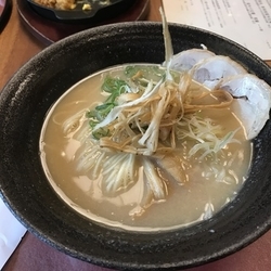 鶏白（しお）ラーメン 896円