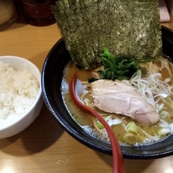 醤油らーめん700円+海苔50円