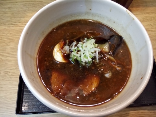 「札幌ブラックハーフ(中細麺)650円」@いそのかづおの写真