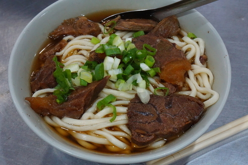 「牛肉麺 小(80台湾ドル≒300円)」@建宏牛肉麺の写真