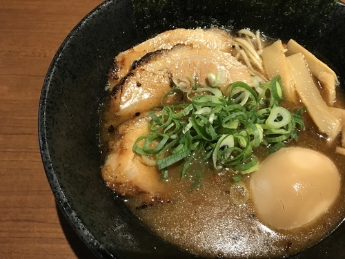 「魚介豚骨全部のせ」@麺や いかりの写真