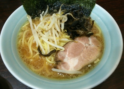 「ラーメン並＋半ライス　680＋50円」@横浜ラーメン 増田家 幕張店の写真