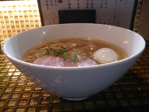 「伊吹いりこの塩煮干+しお味玉」@町田汁場 しおらーめん進化 中山店の写真