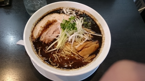 「二代目KURO830円+大盛り100円」@ラーメンキャロルの写真