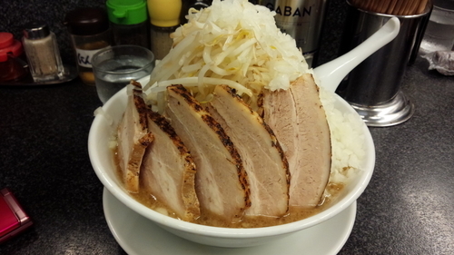 「ラーメン醤油+豚6枚、極太麺」@らうめん さぶ郎の写真