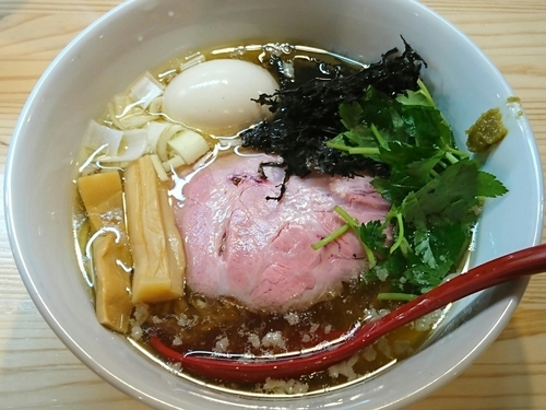 「【気まぐれ限定】さんま煮干と背脂と黒バラのそば ￥850」@自家製麺 くろ松の写真