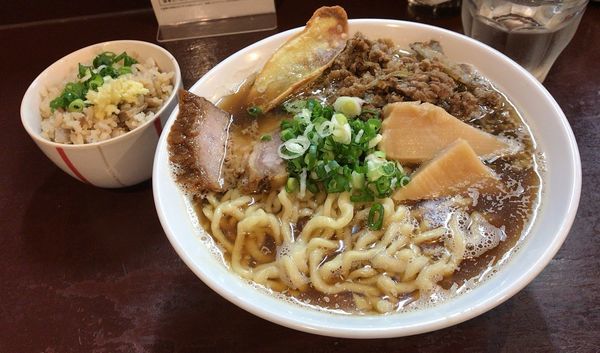「晴れ晴れ！牛の時雨煮らーめん＋炊き込みポークジンジャー」@らーめん 五ノ神精肉店 煮干し編の写真