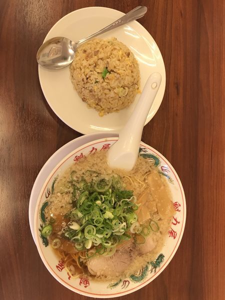「特製醤油(並) 650円 + 焼飯定食 230円」@ラーメン魁力屋 三郷店の写真