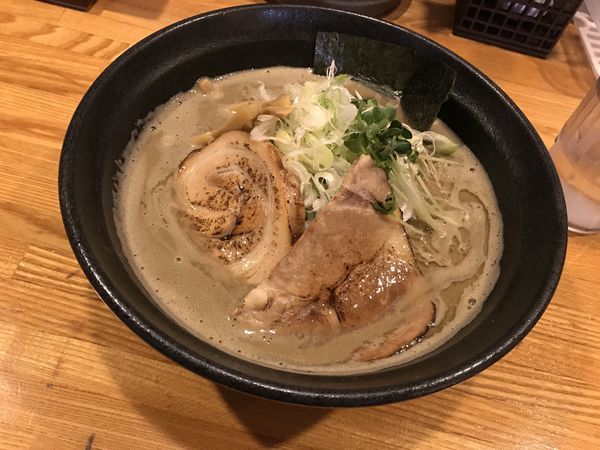 「メガ煮干しラーメン」@麺屋 ひな多の写真