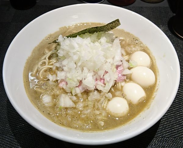 「中華そば＋玉ねぎ増し＋うずら」@煮干乱舞の写真