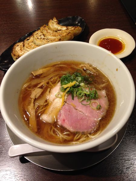 「中華そば(正油) 大粒餃子(五ヶ)」@麺道 麒麟児の写真