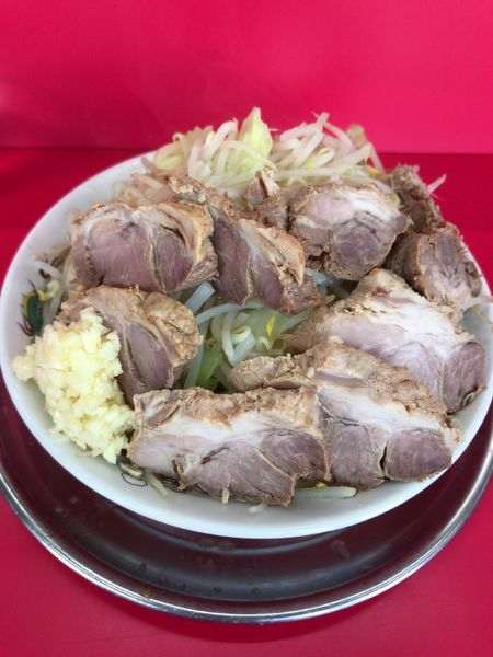 「肉そば(ニンニク)800円」@麺でる 田園調布本店の写真