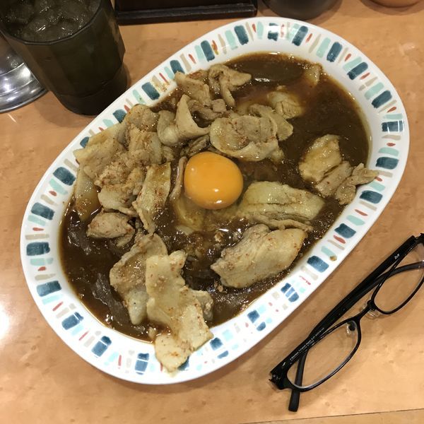 「スタミナカレー（生玉子入り）辛口20倍」@スタミナカレーの店 バーグ 杉田本店の写真