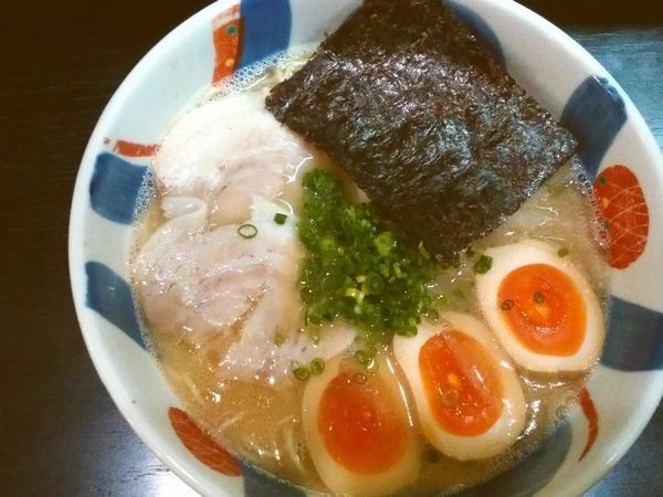「半熟煮たまごら～めん」@おんごろやらーめんの写真