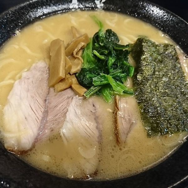 「とんこつ醤油 730えん」@らーめん 竜美 与野本町店の写真