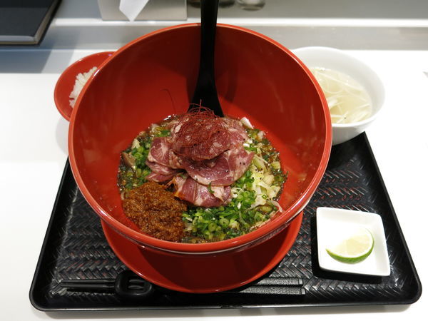 「牛タンまぜそば 赤：1000円」@牛タンレストラン陣中 歌舞伎町店の写真