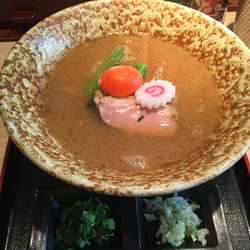 鴨白湯そば 卵黄乗せ