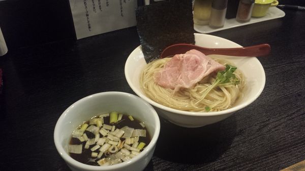 「【夏季限定】重ね昆布水のつけそば900円中盛50円」@雨ニモマケズの写真