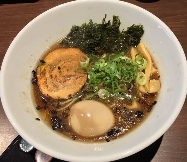 「魚介醤油ラーメン＋味玉（￥750＋￥100）」@麺や いかりの写真