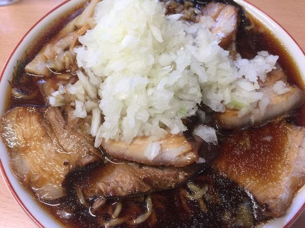 「チャーシューメン＋やくみ」@梅乃家の写真