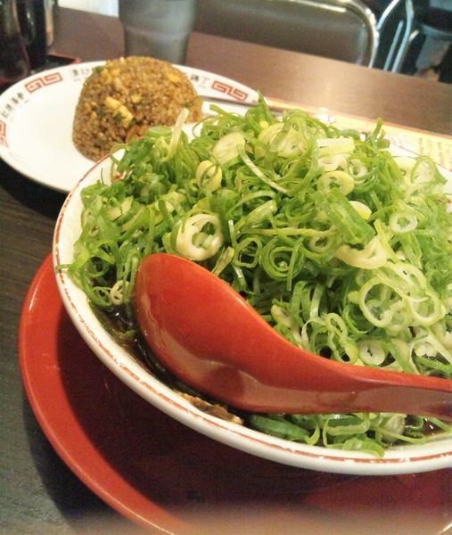 「中華そば（並）+炒飯（並）+ネギ多め」@新福菜館 秋葉原店の写真