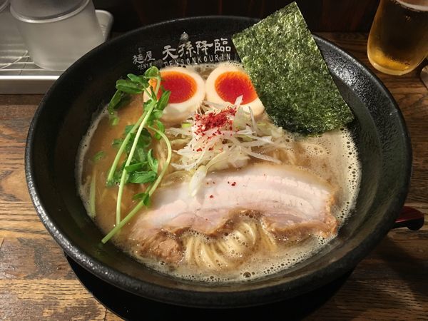 「天降らーめん味玉830醤油」@麺屋 天孫降臨 三宮本店の写真