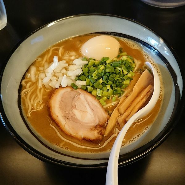 「和風鶏豚白湯  @900円 らの道達成者限定」@ラーメン ツバメの写真