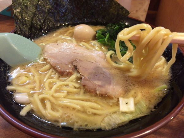 「ラーメン 並(690円)」@極味家 六角橋店の写真