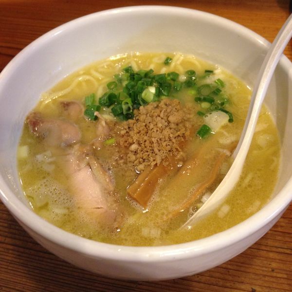 「濃厚白鶏ラーメン」@鶏の穴の写真