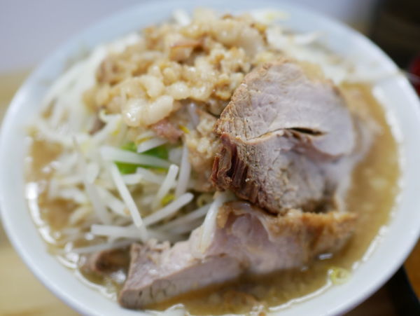 「ラーメン 麺300g＋アブラ」@俺の生きる道 白山店の写真