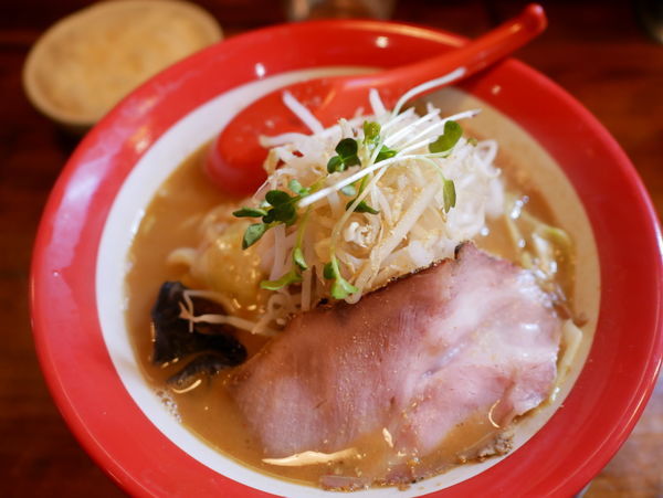 「ジョニーの味噌＋サービスライス」@手打ち極太麺 ジョニーの味噌の写真