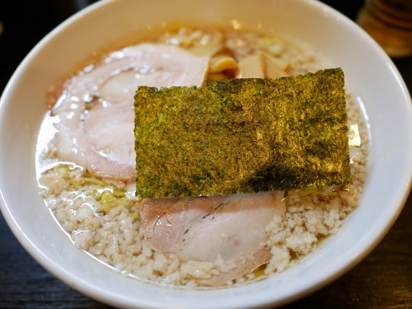 「醤油ラーメン こってり＋サービス餃子」@宗家一条流 八代目直系 がんこラーメン 町屋店の写真