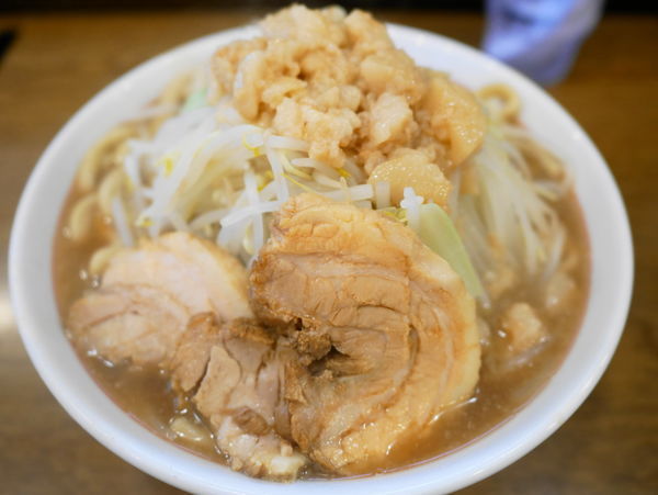 「ラーメン 麺400g＋アブラ」@眞久中の写真