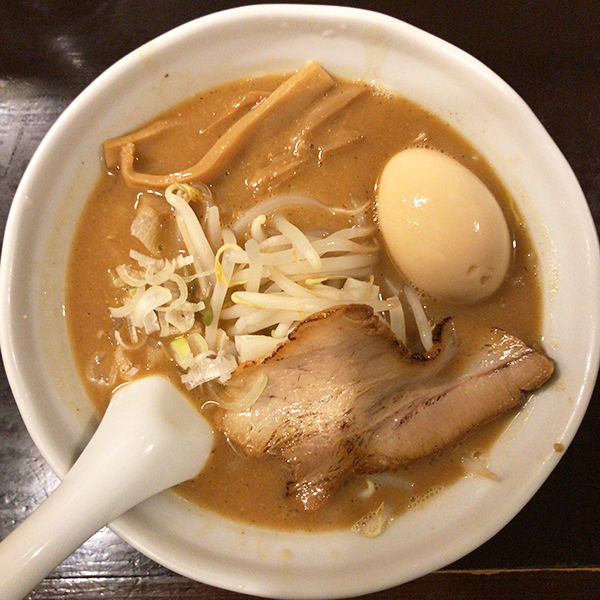 「かつおだしの味噌らー麺（濃厚）＋味玉」@づゅる麺 池田の写真